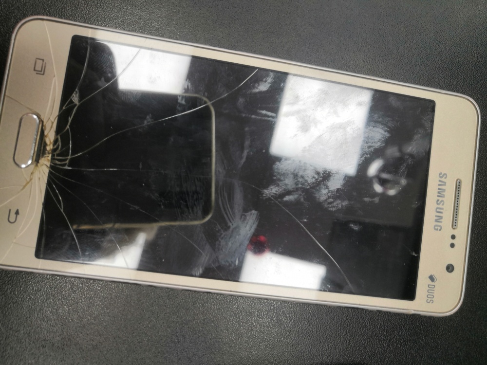 Смартфон Samsung белый