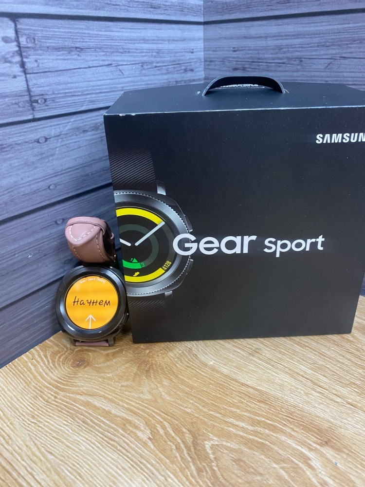 Смарт-часы Samsung Gear Sport