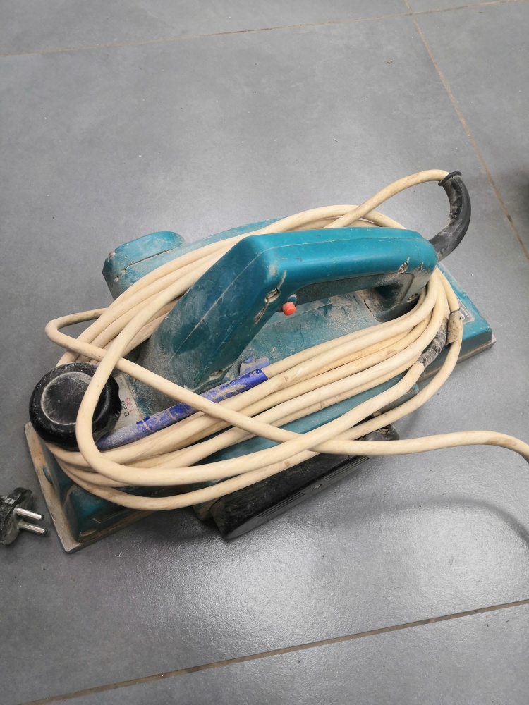 Рубанок makita 1911b