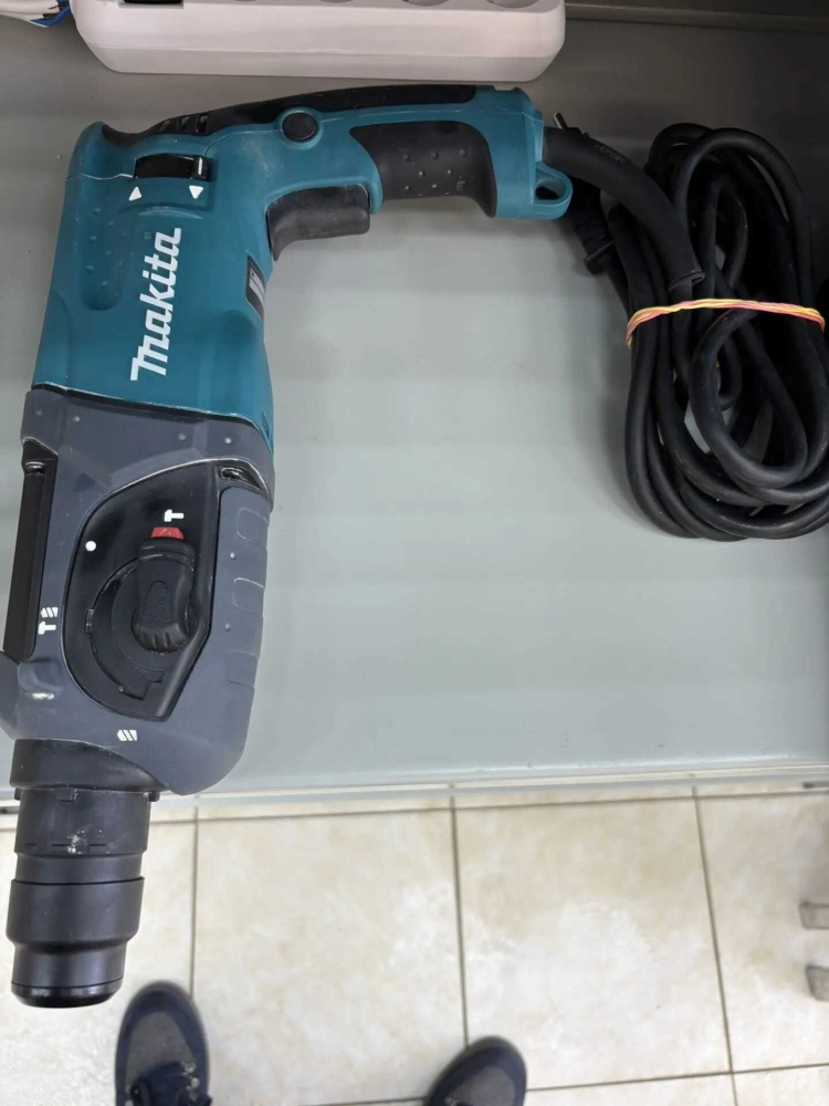 Перфоратор Makita HR2470