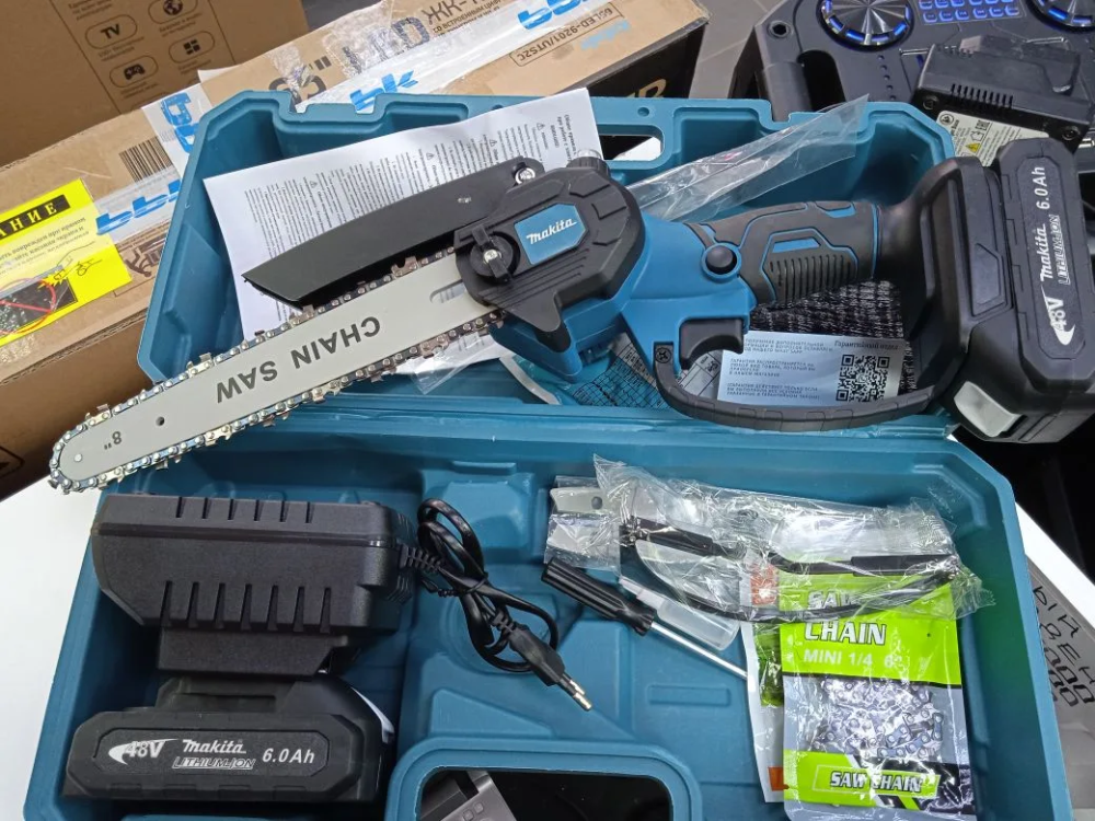 Пила аккумуляторная Makita, 2 шины, кейс