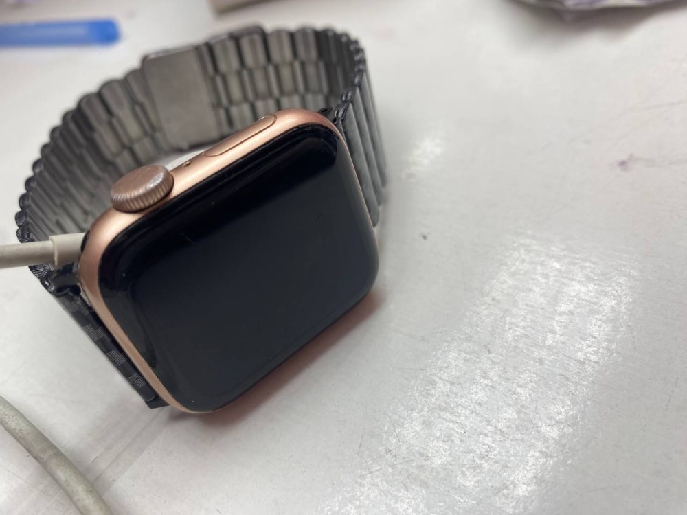 Часы Apple SE 40mm  2020