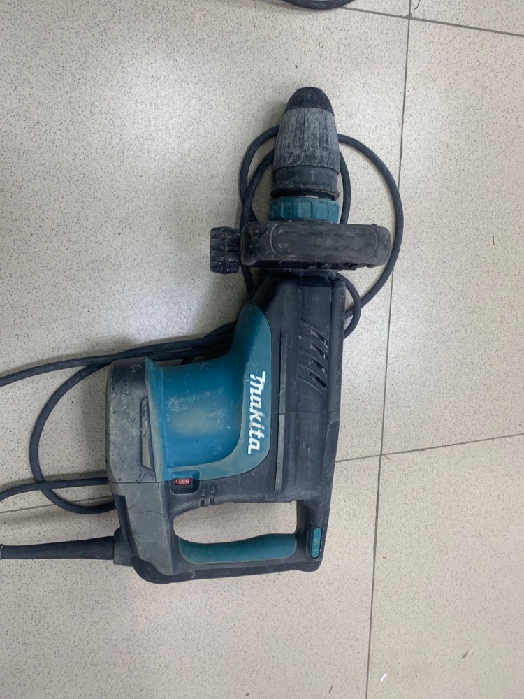 Отбойный молоток Makita HM1203C