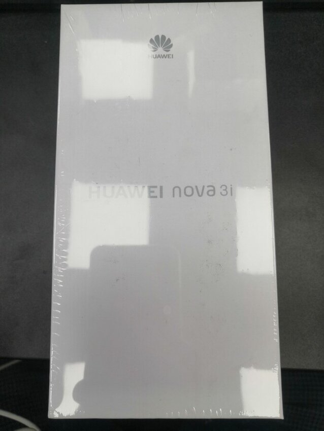 Смартфон Huawei Nova 3i