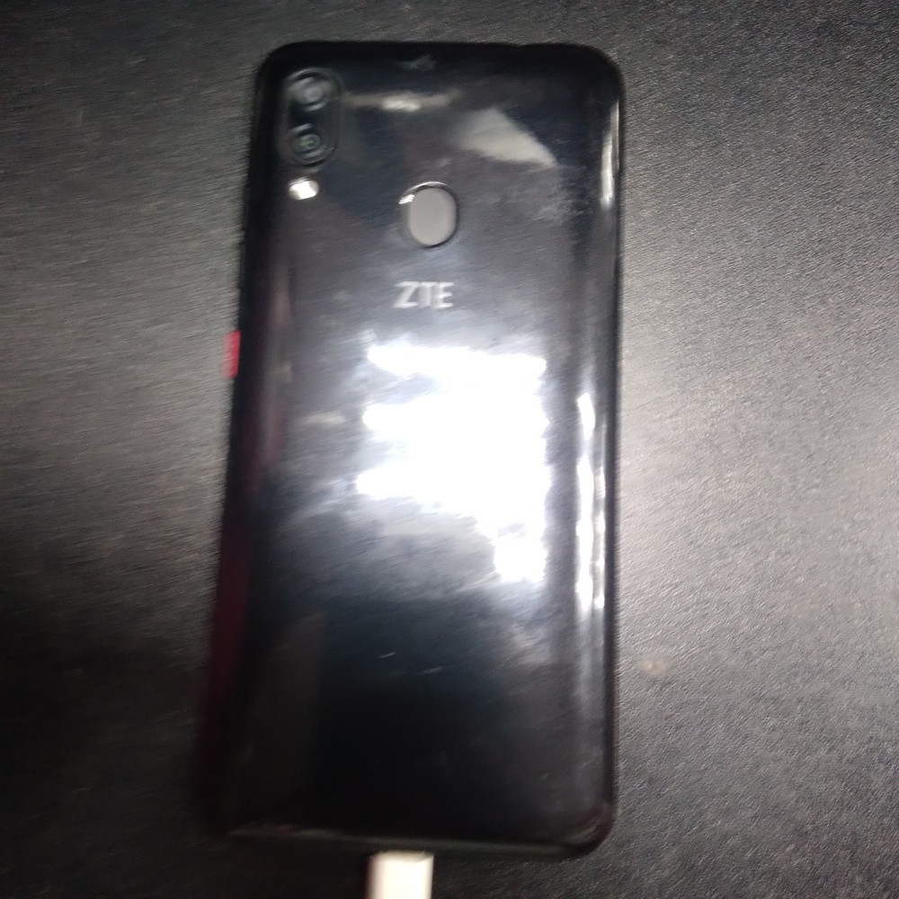 Мобильный телефон ZTE v10
